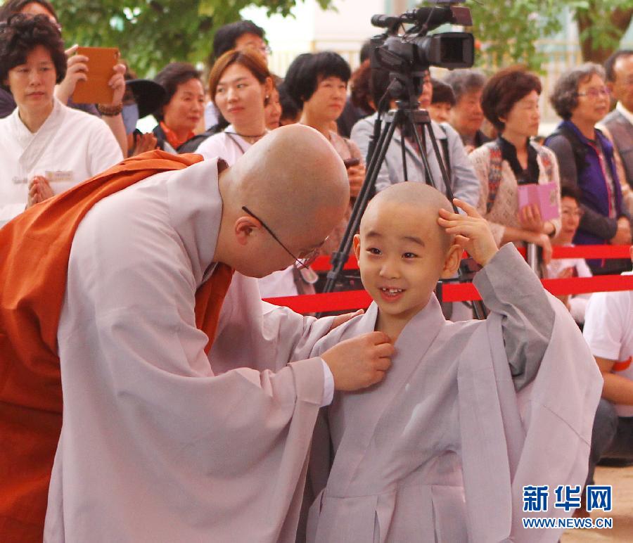 （国际）（3）韩国曹溪寺举行童子僧剃度仪式