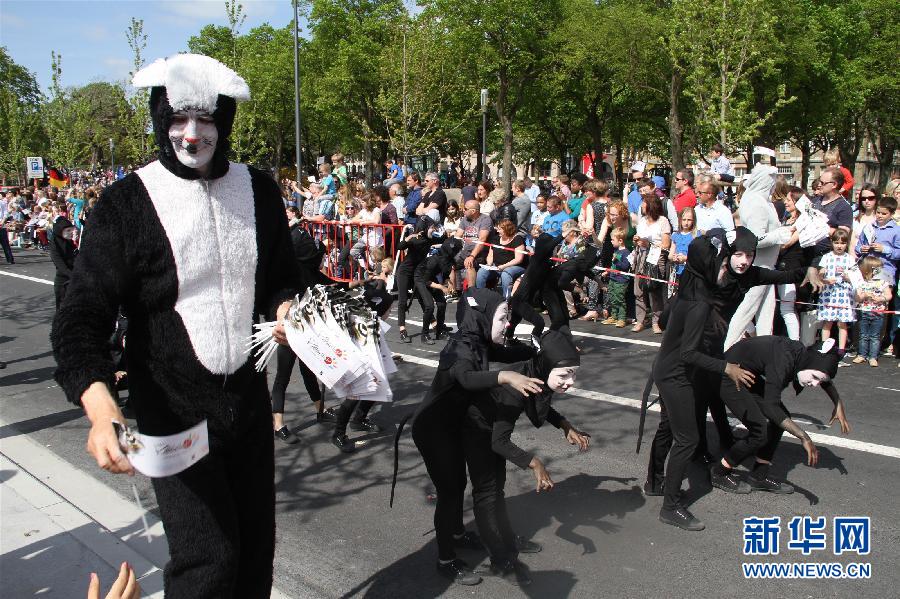 （国际）（4）比利时的&ldquo;抛猫节&rdquo;