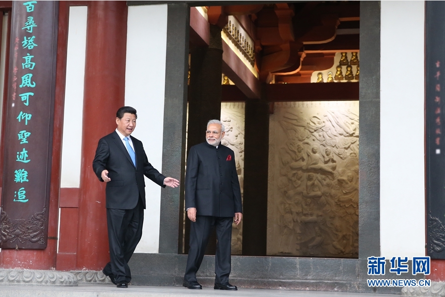 5月14日,国家主席习近平在同印度总理莫迪举行正式会见后,在西安参观大慈恩寺。 新华社记者 兰红光 摄 5月14日,国家主席习近平在同印度总理莫迪举行正式会见后,在西安参观大慈恩寺。 新华社记者 兰红光 摄