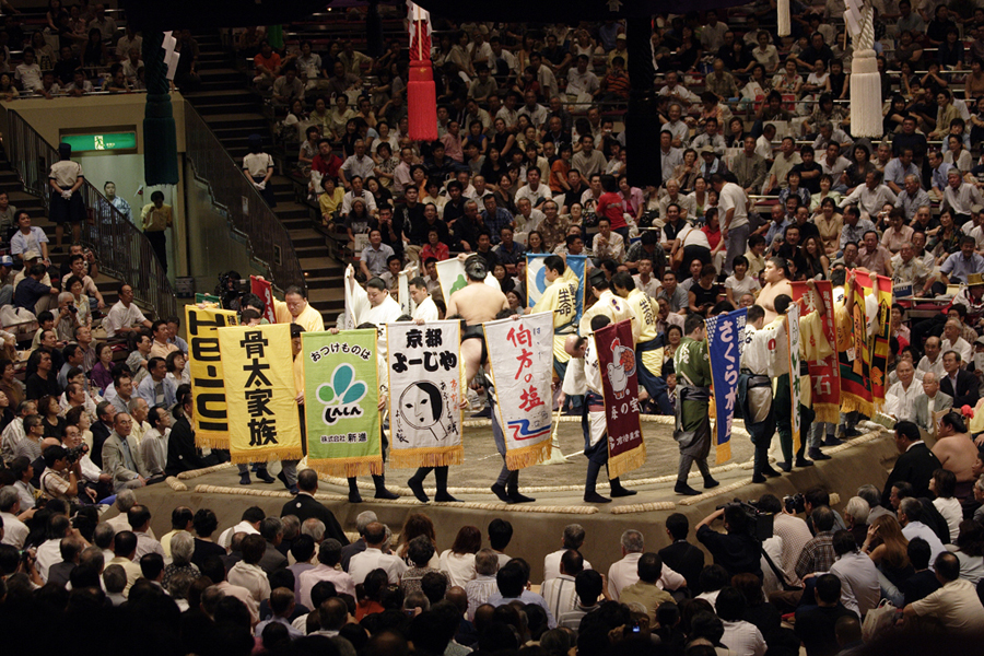 意大利摄影师拍日本相扑&ldquo;优雅巨人&rdquo;