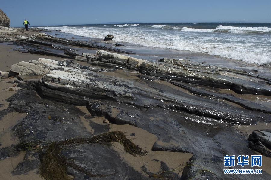 （国际）（1）美国加州加紧清理漏油海岸