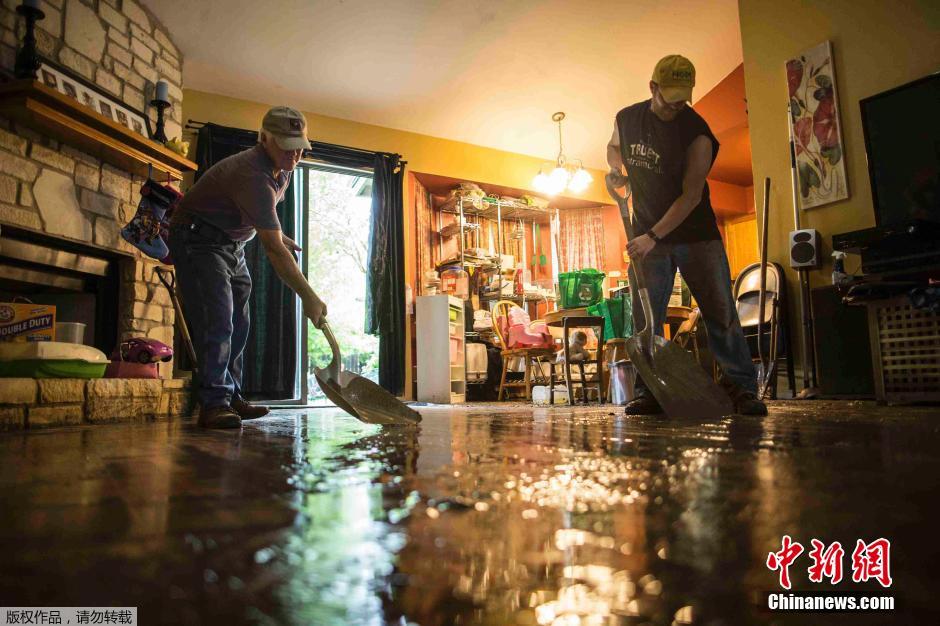 美国休斯敦龙卷风洪水齐发 房屋夷为平地