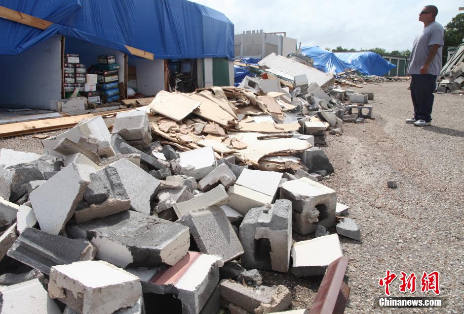 美国休斯敦龙卷风洪水齐发 房屋夷为平地