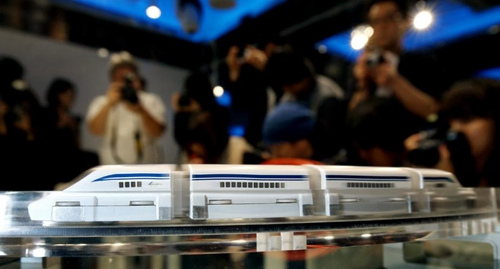 日本推出全球首创磁悬浮列车模型时速媲美实物