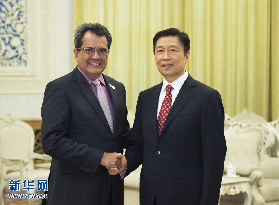 6月2日，中国国家副主席李源潮在北京会见法属波利尼西亚自治政府主席弗里奇。 新华社记者 谢环驰 摄