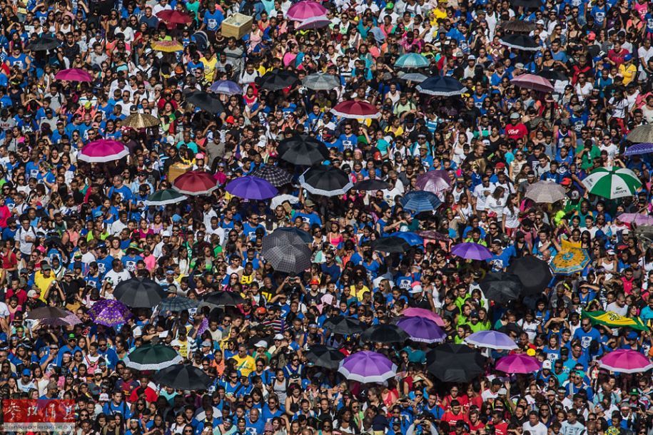 巴西圣保罗上万人参加耶稣游行