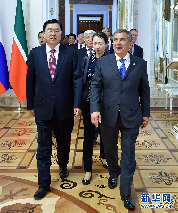  6月10日，全国人大常委会委员长张德江在喀山会见俄罗斯鞑靼斯坦共和国总统明尼哈诺夫。 新华社记者 李涛 摄 