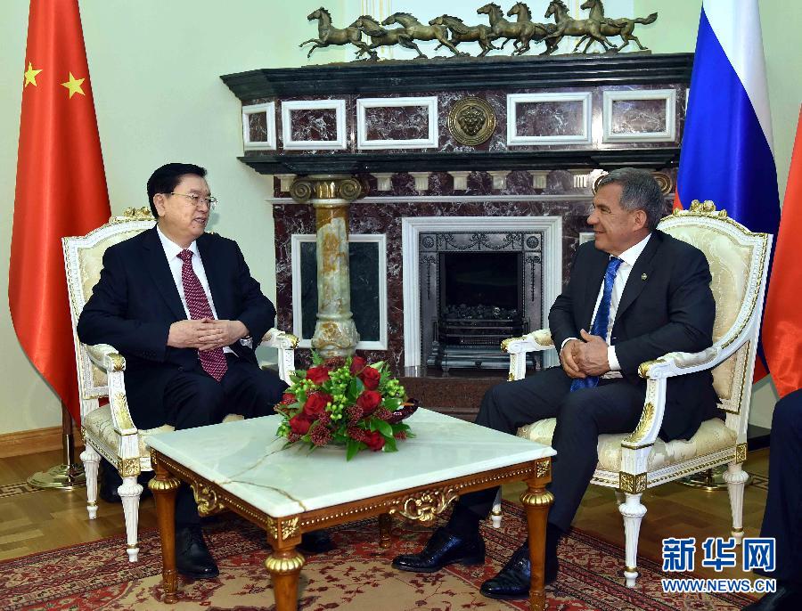  6月10日，全国人大常委会委员长张德江在喀山会见俄罗斯鞑靼斯坦共和国总统明尼哈诺夫。 新华社记者 李涛 摄 