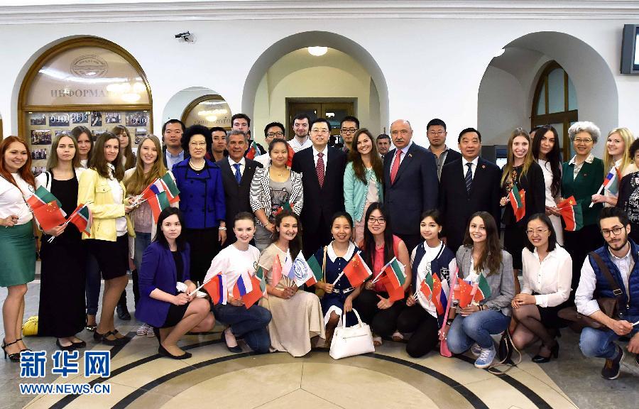 6月10日，全国人大常委会委员长张德江在俄罗斯参观访问喀山联邦大学。 新华社记者李涛摄