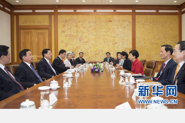 6月11日，全国人大常委会委员长张德江在首尔会见韩国总统朴槿惠。新华社记者谢环驰摄 