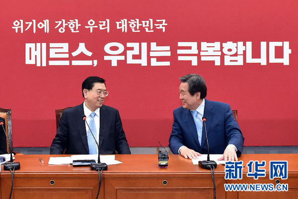 6月11日，全国人大常委会委员长张德江在首尔会见韩国新国家党党首金武星。 新华社记者李涛摄