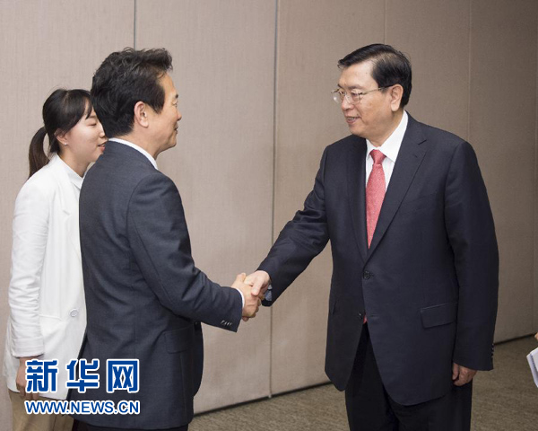 6月13日，全国人大常委会委员长张德江在首尔会见韩国京畿道知事南景弼。 新华社记者谢环驰摄 