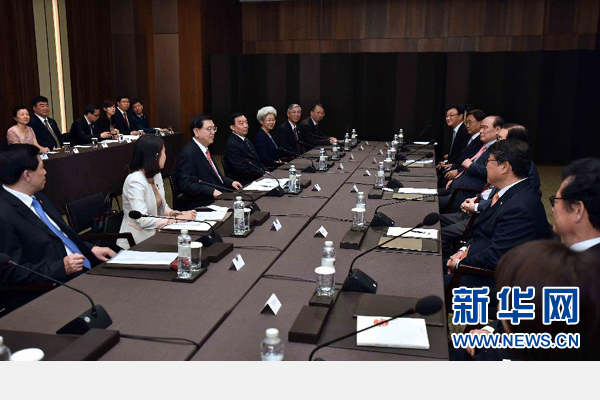 6月13日，全国人大常委会委员长张德江在首尔会见韩中友好团体负责人。 新华社记者 李涛 摄