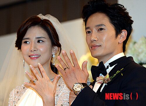 韩星池城李宝英夫妇婚后两年喜得千金-新华网