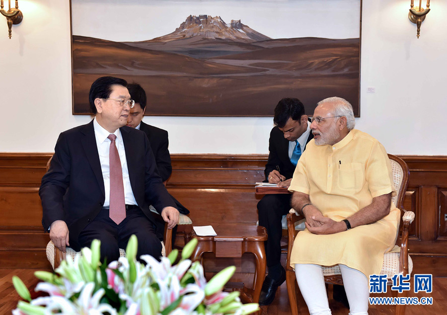6月15日，中国全国人大常委会委员长张德江在新德里会见印度总理莫迪。新华社记者 李涛 摄