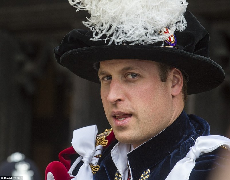 英王室温莎城堡举办嘉德勋章受勋仪式