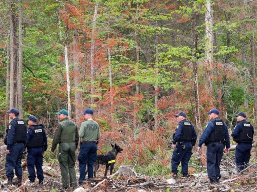 纽约两越狱犯隐匿12天仍在逃牢房墙壁留越狱计划