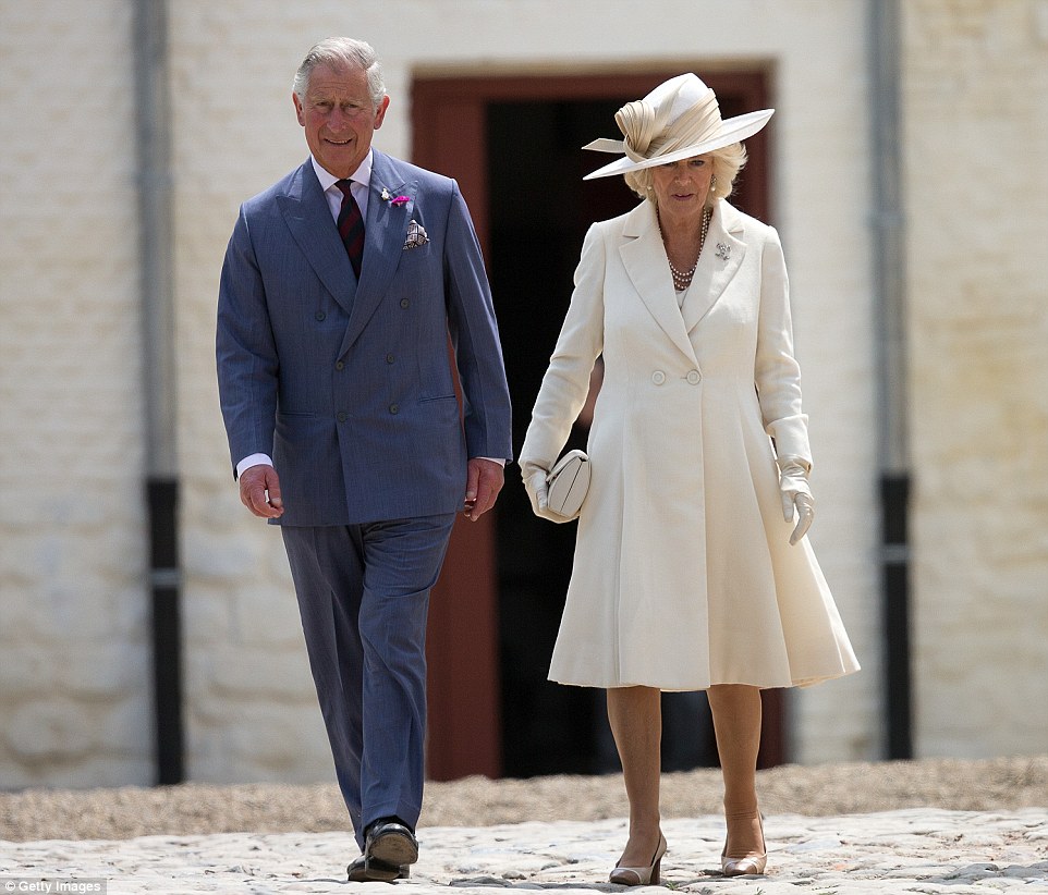 查尔斯王子夫妇出席纪念滑铁卢战役200周年活动    