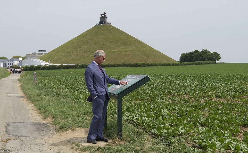 查尔斯王子夫妇出席纪念滑铁卢战役200周年活动    