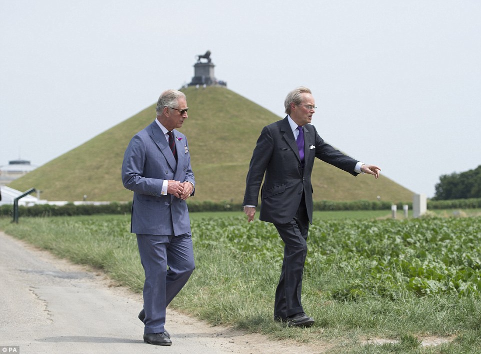 查尔斯王子夫妇出席纪念滑铁卢战役200周年活动    