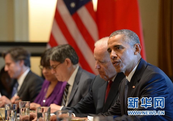 6月24日，在美国首都华盛顿白宫，美国总统奥巴马（右一）会见出席第七轮中美战略与经济对话和第六轮中美人文交流高层磋商的习近平主席特别代表国务院副总理刘延东、国务院副总理汪洋、国务委员杨洁篪等中方代表团主要成员。新华社记者殷博古摄