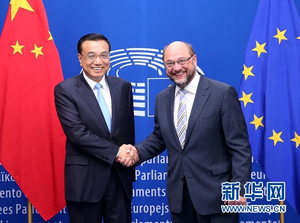 当地时间6月29日上午,国务院总理李克强在布鲁塞尔会见欧洲议会议长舒尔茨。 新华社记者 庞兴雷 摄 当地时间6月29日上午,国务院总理李克强在布鲁塞尔会见欧洲议会议长舒尔茨。 新华社记者 庞兴雷 摄