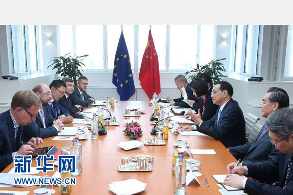 当地时间6月29日上午,国务院总理李克强在布鲁塞尔会见欧洲议会议长舒尔茨。 新华社记者 庞兴雷 摄 当地时间6月29日上午,国务院总理李克强在布鲁塞尔会见欧洲议会议长舒尔茨。 新华社记者 庞兴雷 摄
