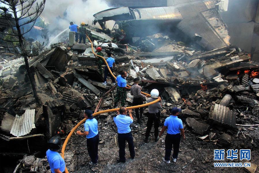 （国际）（4）印尼一架军用运输机坠毁居民区至少30人死亡