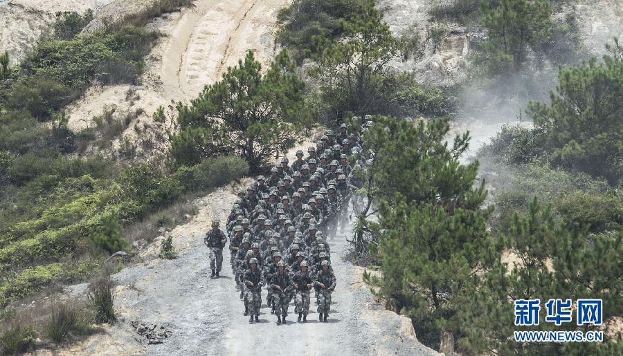 （军事）（10）驻港部队首次在港开放联合军演