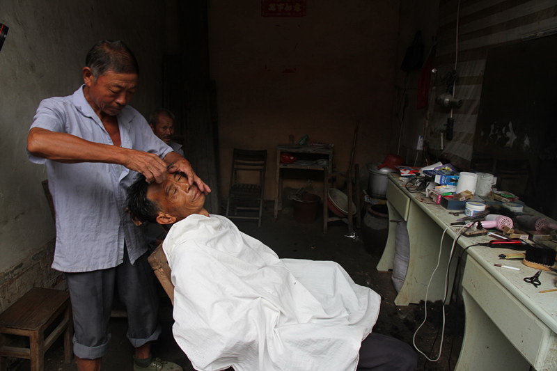 记者团探秘江西驿前明清古镇 体验客家风情