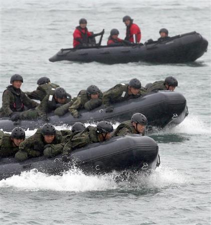 日本自卫队公开夺岛部队训练过程每年两次(图)