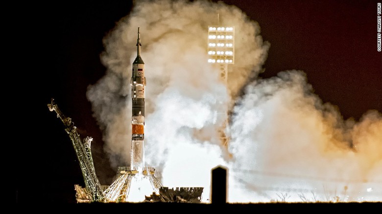 全球唯一自费太空游训练过程大揭秘：适应失重生活 