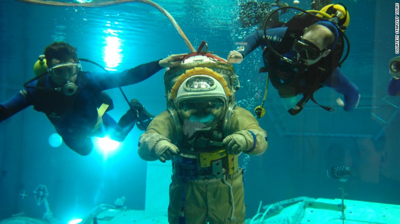 全球唯一自费太空游训练过程大揭秘：适应失重生活 