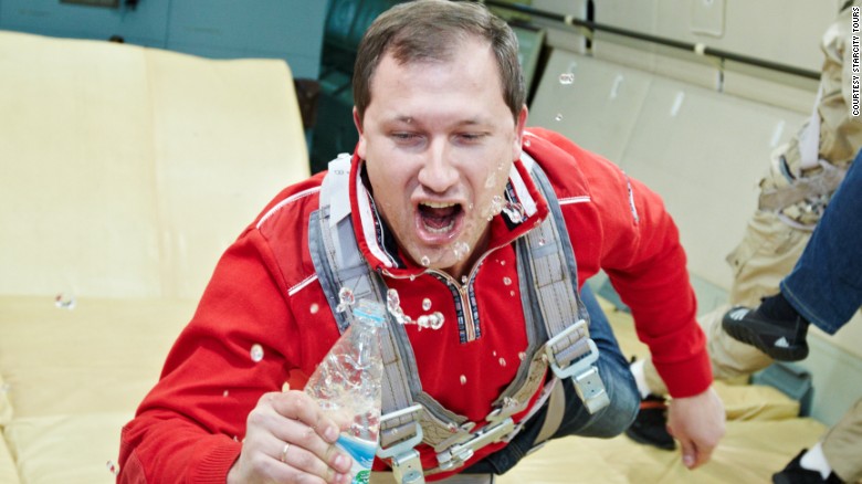 全球唯一自费太空游训练过程大揭秘：适应失重生活 