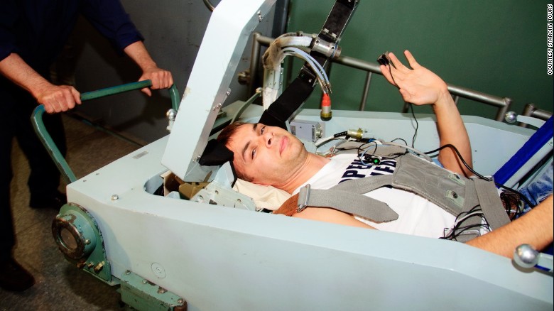 全球唯一自费太空游训练过程大揭秘：适应失重生活 