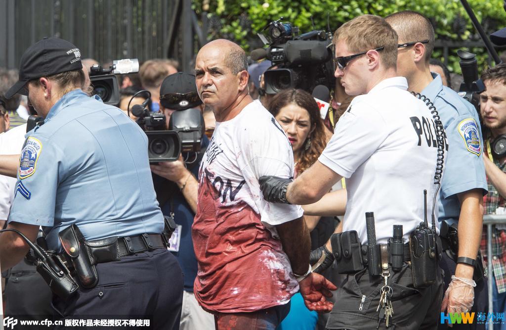 古巴驻美国使馆开馆 示威者闹场抗议遭逮捕