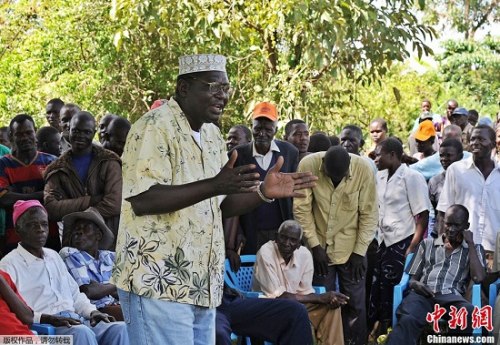 图中为奥巴马同父异母的哥哥马利克_奥巴马。