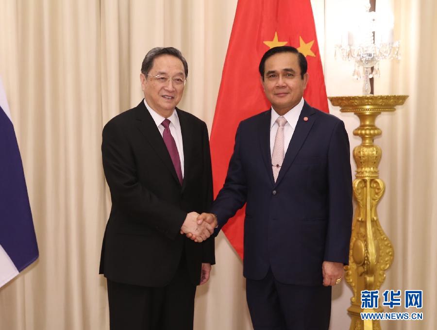 应泰国立法议会主席蓬贝邀请,全国政协主席俞正声7月21日至24日对泰国进行正式友好访问,在曼谷分别会见国王御代表诗琳通公主、总理巴育、枢密院主席炳,并与立法会主席蓬贝举行会谈。这是7月21日,俞正声在总理府会见泰国总理巴育。新华社记者马占成摄 应泰国立法议会主席蓬贝邀请,全国政协主席俞正声7月21日至24日对泰国进行正式友好访问,在曼谷分别会见国王御代表诗琳通公主、总理巴育、枢密院主席炳,并与立法会主席蓬贝举行会谈。这是7月21日,俞正声在总理府会见泰国总理巴育。新华社记者马占成摄