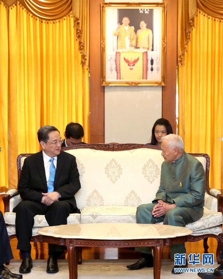 应泰国立法议会主席蓬贝邀请,全国政协主席俞正声7月21日至24日对泰国进行正式友好访问,在曼谷分别会见国王御代表诗琳通公主、总理巴育、枢密院主席炳,并与立法会主席蓬贝举行会谈。这是7月22日,俞正声会见枢密院主席炳。新华社记者马占成摄 应泰国立法议会主席蓬贝邀请,全国政协主席俞正声7月21日至24日对泰国进行正式友好访问,在曼谷分别会见国王御代表诗琳通公主、总理巴育、枢密院主席炳,并与立法会主席蓬贝举行会谈。这是7月22日,俞正声会见枢密院主席炳。新华社记者马占成摄