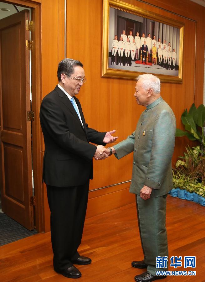 应泰国立法议会主席蓬贝邀请,全国政协主席俞正声7月21日至24日对泰国进行正式友好访问,在曼谷分别会见国王御代表诗琳通公主、总理巴育、枢密院主席炳,并与立法会主席蓬贝举行会谈。这是7月22日,俞正声会见枢密院主席炳。新华社记者马占成摄 应泰国立法议会主席蓬贝邀请,全国政协主席俞正声7月21日至24日对泰国进行正式友好访问,在曼谷分别会见国王御代表诗琳通公主、总理巴育、枢密院主席炳,并与立法会主席蓬贝举行会谈。这是7月22日,俞正声会见枢密院主席炳。新华社记者马占成摄