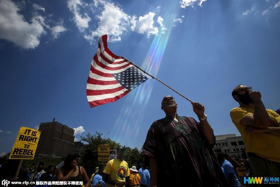  美国民众参加&ldquo;百万人民游行&rdquo; 抗议警察暴力与种族歧视  