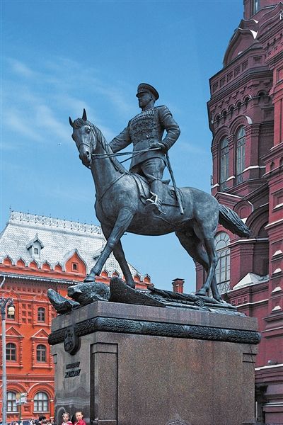 这一形象也成为红场上朱可夫雕塑原型。CFP