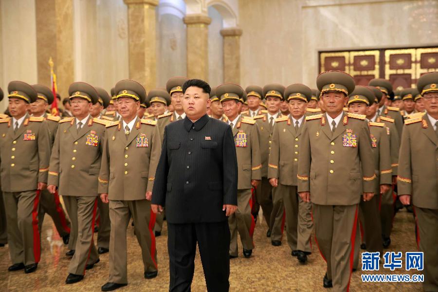 (国际)金正恩参谒锦绣山太阳宫 纪念朝鲜祖国解放战争胜利62周年