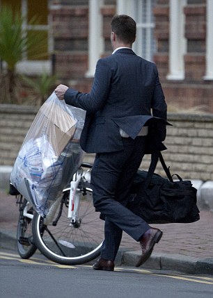 英国警方调查上议院副议长涉嫌吸毒嫖妓事件(