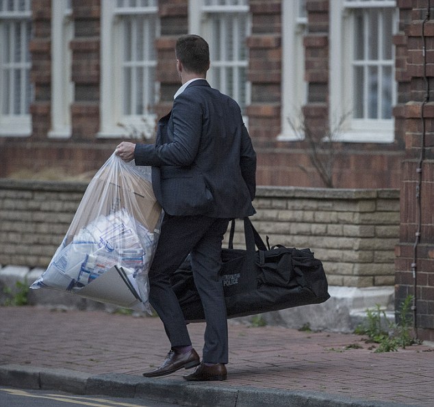 英国警方调查上议院副议长涉嫌吸毒嫖妓事件(