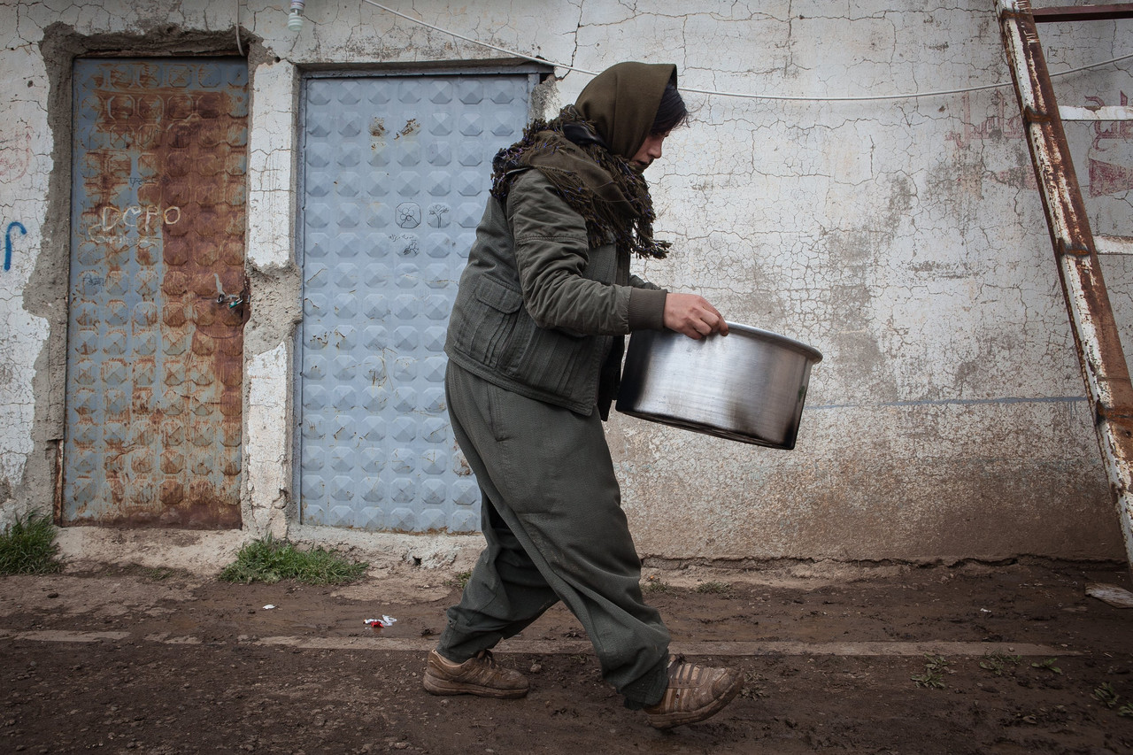 图记库尔德女兵：像男人一样战斗 不准谈恋爱