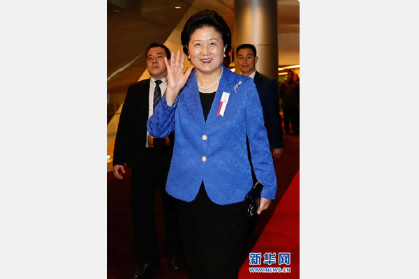 7月30日,北京申冬奥代表团团长、国务院副总理刘延东步入开幕式会场。当日,国际奥委会第128次全会在吉隆坡会展中心隆重开幕。马来西亚总理纳吉布发表致辞并宣布全会开幕。北京申冬奥代表团团长、国务院副总理刘延东率团出席开幕式。新华社记者王丽莉摄 7月30日,北京申冬奥代表团团长、国务院副总理刘延东步入开幕式会场。当日,国际奥委会第128次全会在吉隆坡会展中心隆重开幕。马来西亚总理纳吉布发表致辞并宣布全会开幕。北京申冬奥代表团团长、国务院副总理刘延东率团出席开幕式。新华社记者王丽莉摄