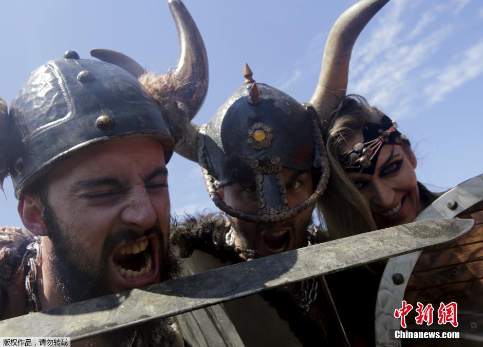 西班牙举行“维京海盗节” 令游客重温昔日场景