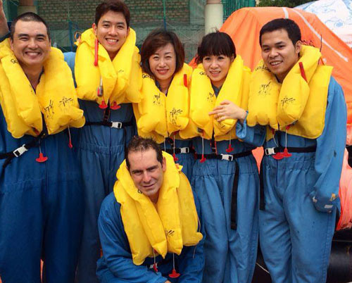 90后帅哥成越南最年轻机长 外形俊朗志向高远(图)