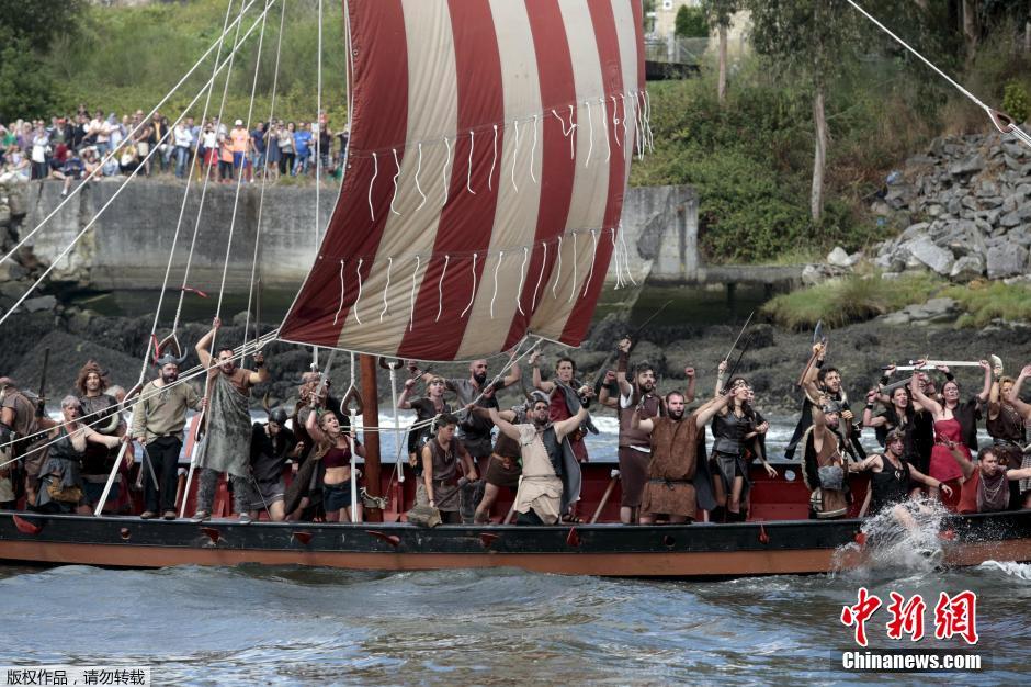 西班牙举行“维京海盗节” 令游客重温昔日场景